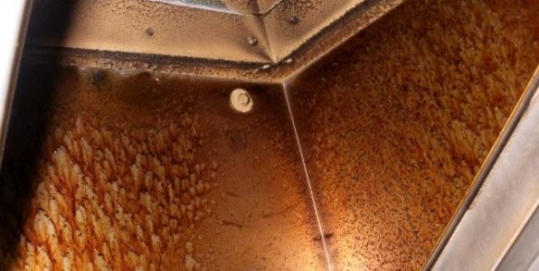 greasey ducts odour
